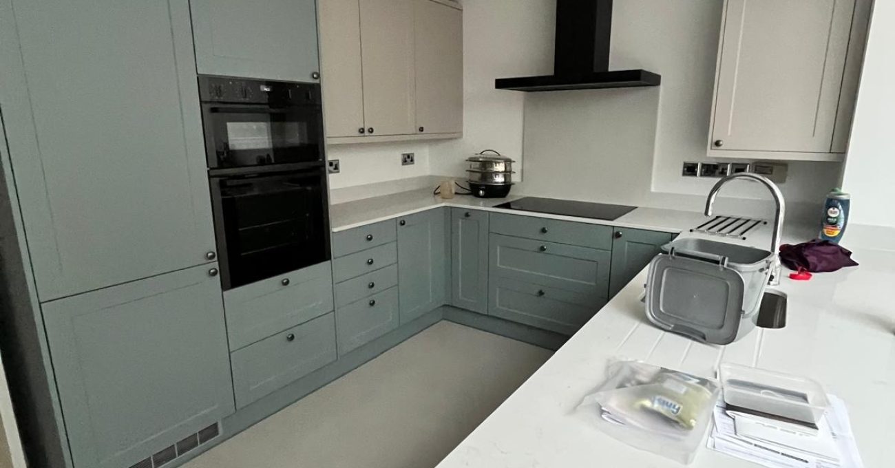 Planning a kitchen installation during an extension? Learn how to schedule works, coordinate trades and avoid delays with expert advice from trusted kitchen fitters.