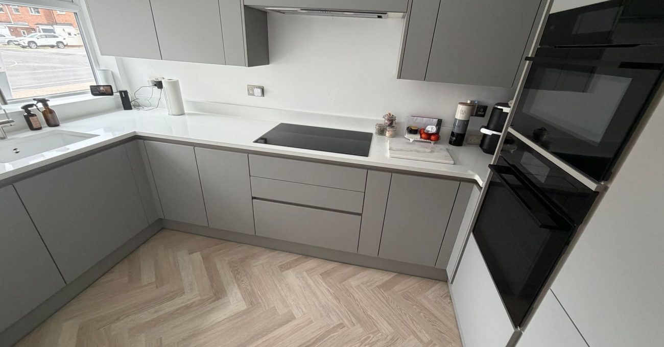 Looking for kitchens in Yateley? SJM Kitchens offers bespoke kitchen design and installation with a simple, stress-free process. Book a home visit today.